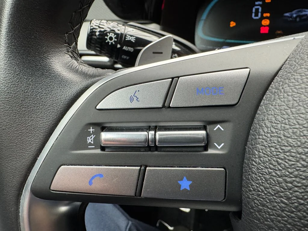 Certified Used 2025 Moonlight Hyundai SEL image 14