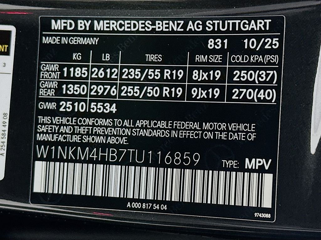 Used 2026 Graphite Grey Metallic Mercedes-Benz GLC 300 image 32