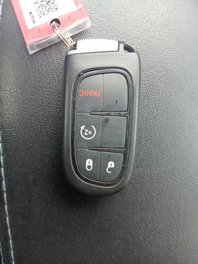 Used 2019 Velvet Red Pearlcoat Jeep Latitude Plus image 27