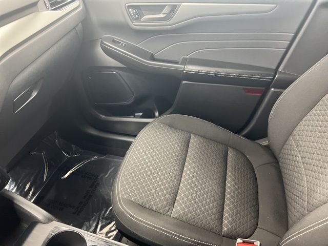 Used 2023 Black Ford Active image 17