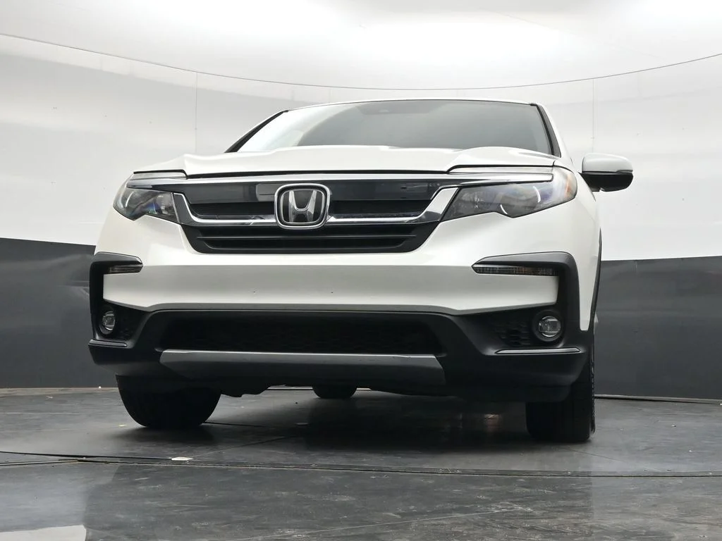 Used 2019 White Diamond Pearl Honda EX image 32