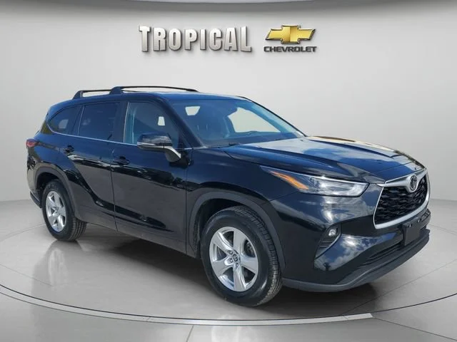 Used 2023 Black Toyota L image 3