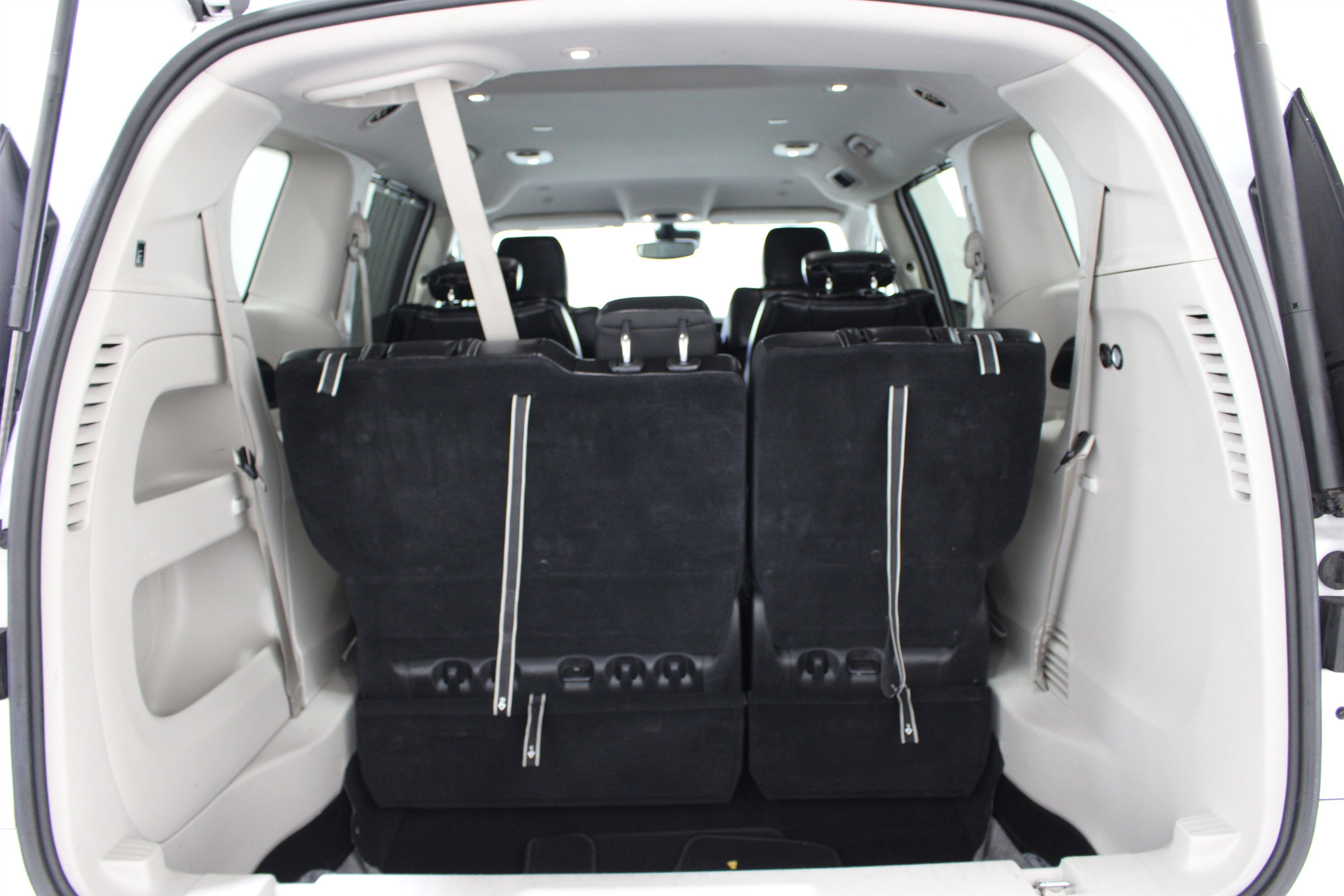 Used 2024 Bright White Clearcoat Chrysler Touring L image 23