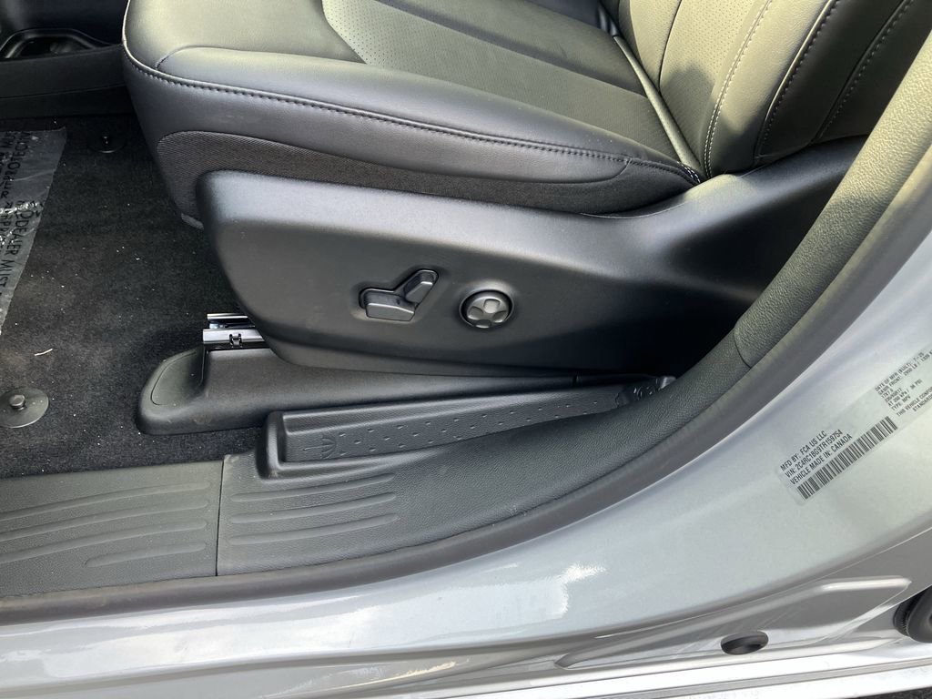 2026 Chrysler Pacifica Select - Photo 24