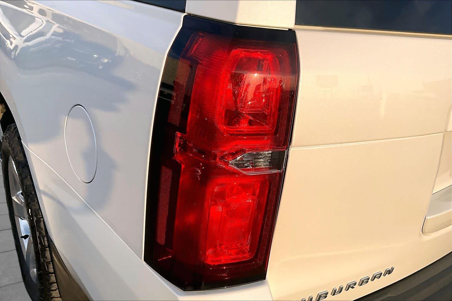 Used 2019 Iridescent Pearl Tricoat Chevrolet Premier image 29