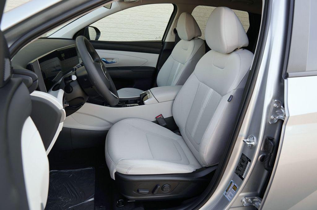 New 2026 Shimmering Silver Hyundai SEL image 10