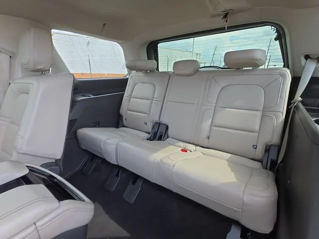 Used 2023 White Lincoln Reserve image 24