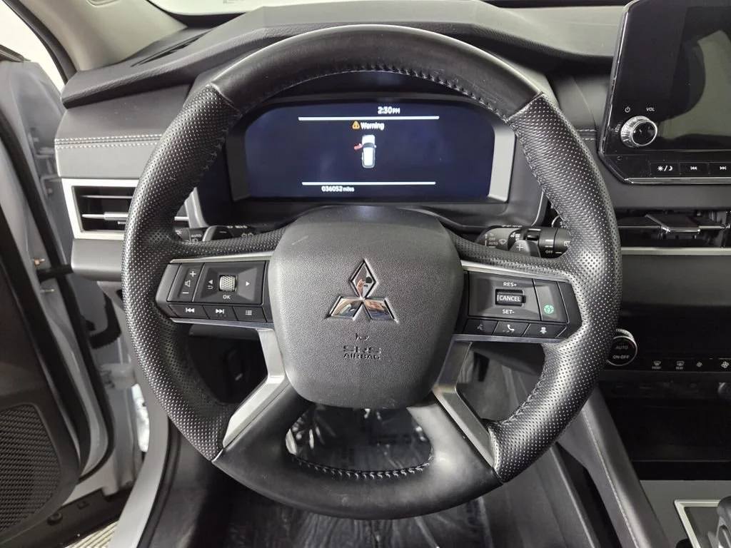 Used 2024 White Mitsubishi SE Black Edition image 12