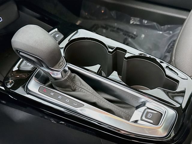 New 2026 Summit White Chevrolet ACTIV image 18