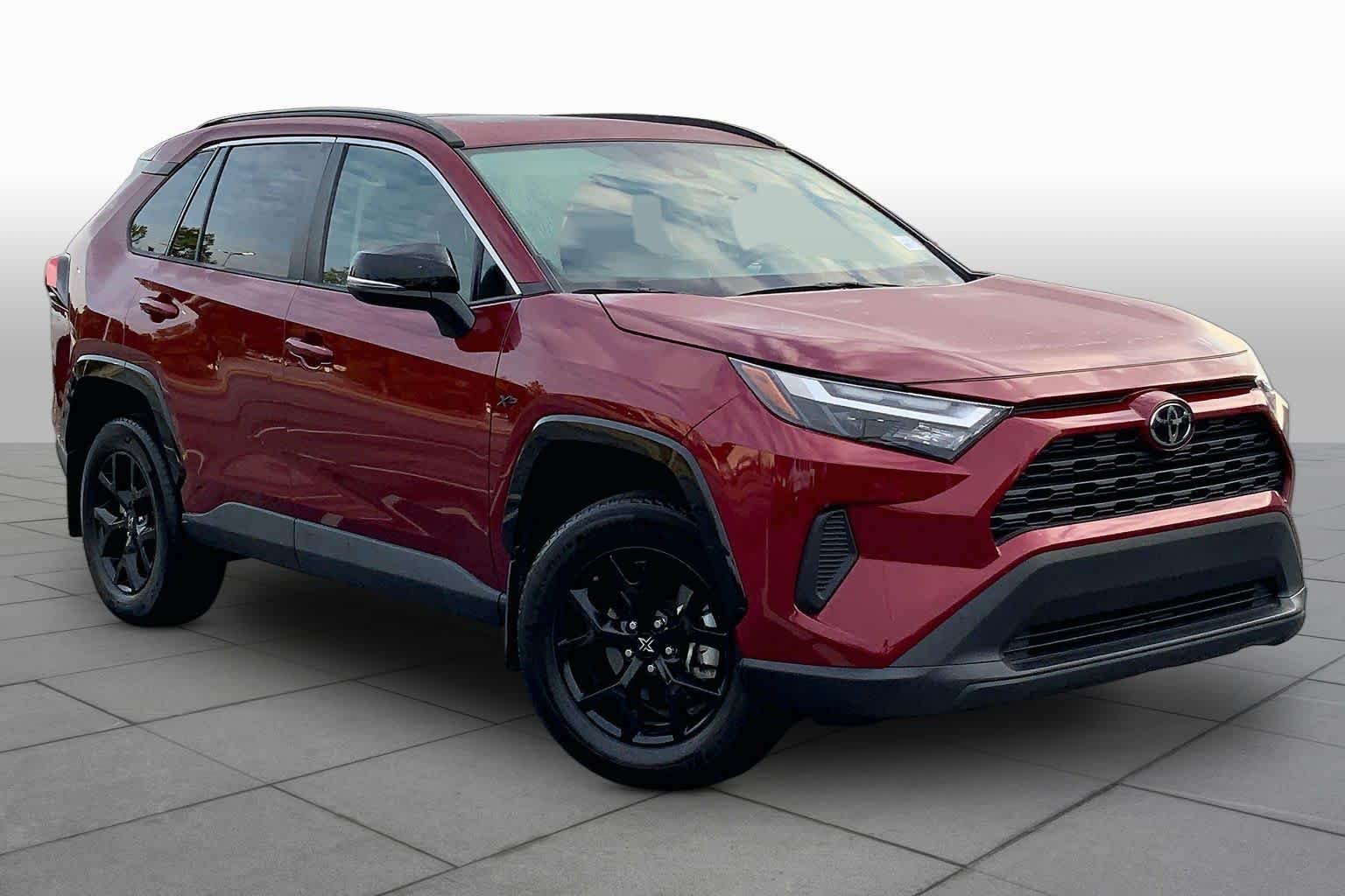 Used 2024 Ruby Flare Pearl Toyota XLE image 3