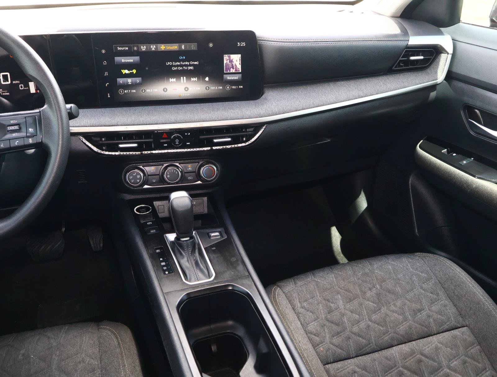 Used 2025 Super Black Nissan SV image 9