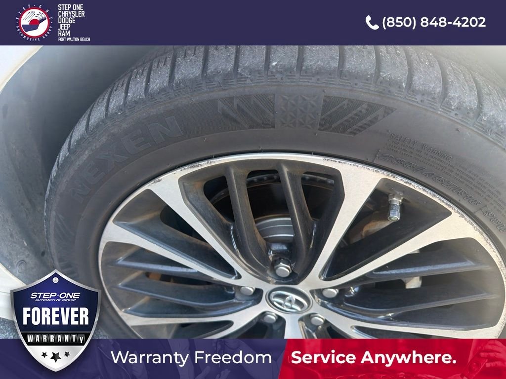 Used 2018 White Toyota SE image 4
