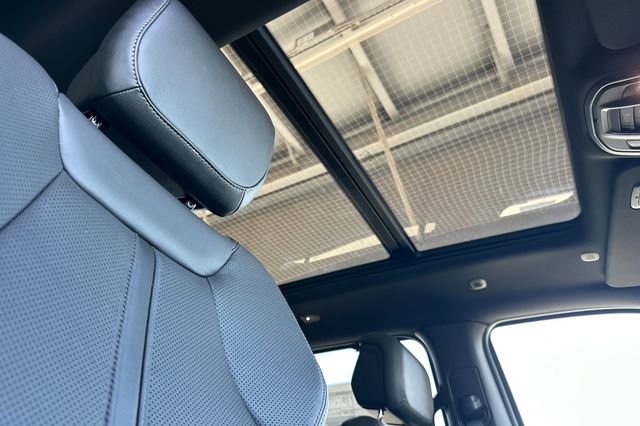 New 2026 Baltic-Gray Metallic Clear-Coat Exterior Paint Jeep Limited Reserve image 17