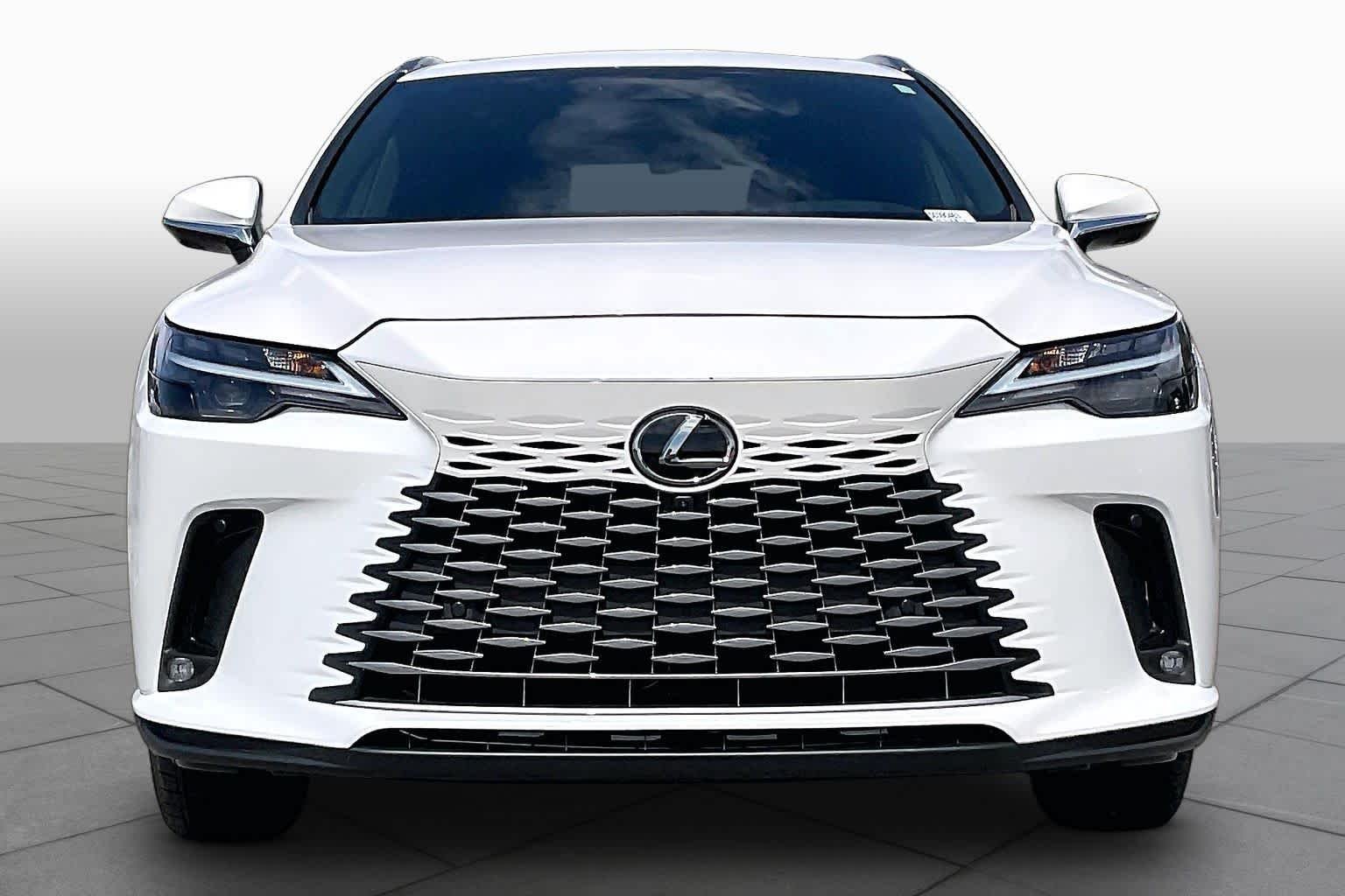 Used 2025 Eminent White Pearl Lexus Premium Plus image 4