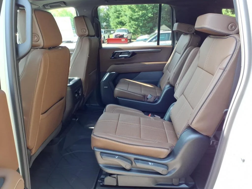 2026 Chevrolet Suburban High Country - Photo 6