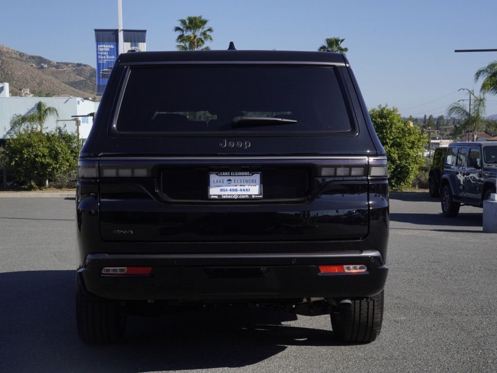 New 2026 High Gloss Black Exterior Paint Jeep Limited Altitude 4X4 image 4