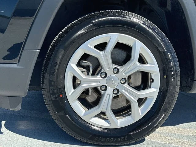 Certified Used 2024 Black Jeep Latitude image 10