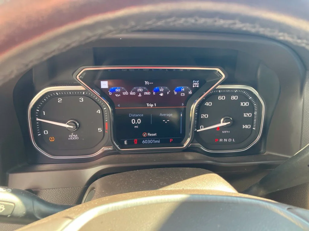 Used 2022 White GMC Denali image 10
