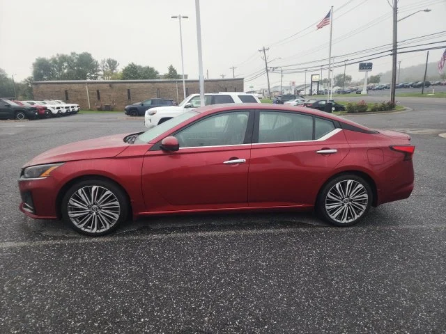 Used 2023 Red Nissan 2.5 SL image 4