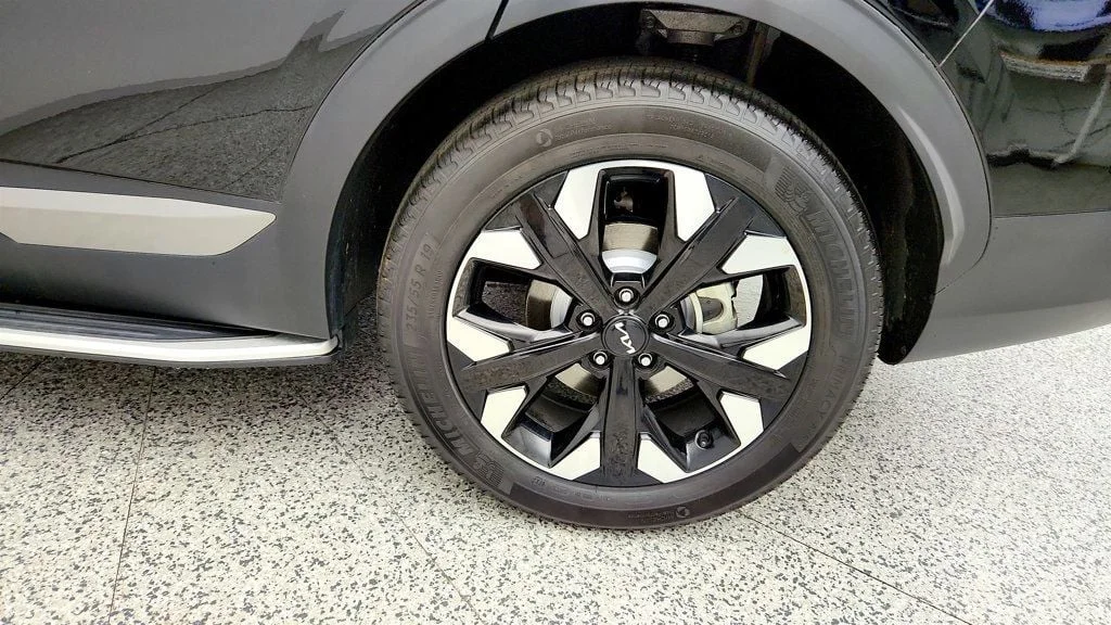 Used 2023 Ebony Black Kia X-Line AWD w/ Premium Package image 9