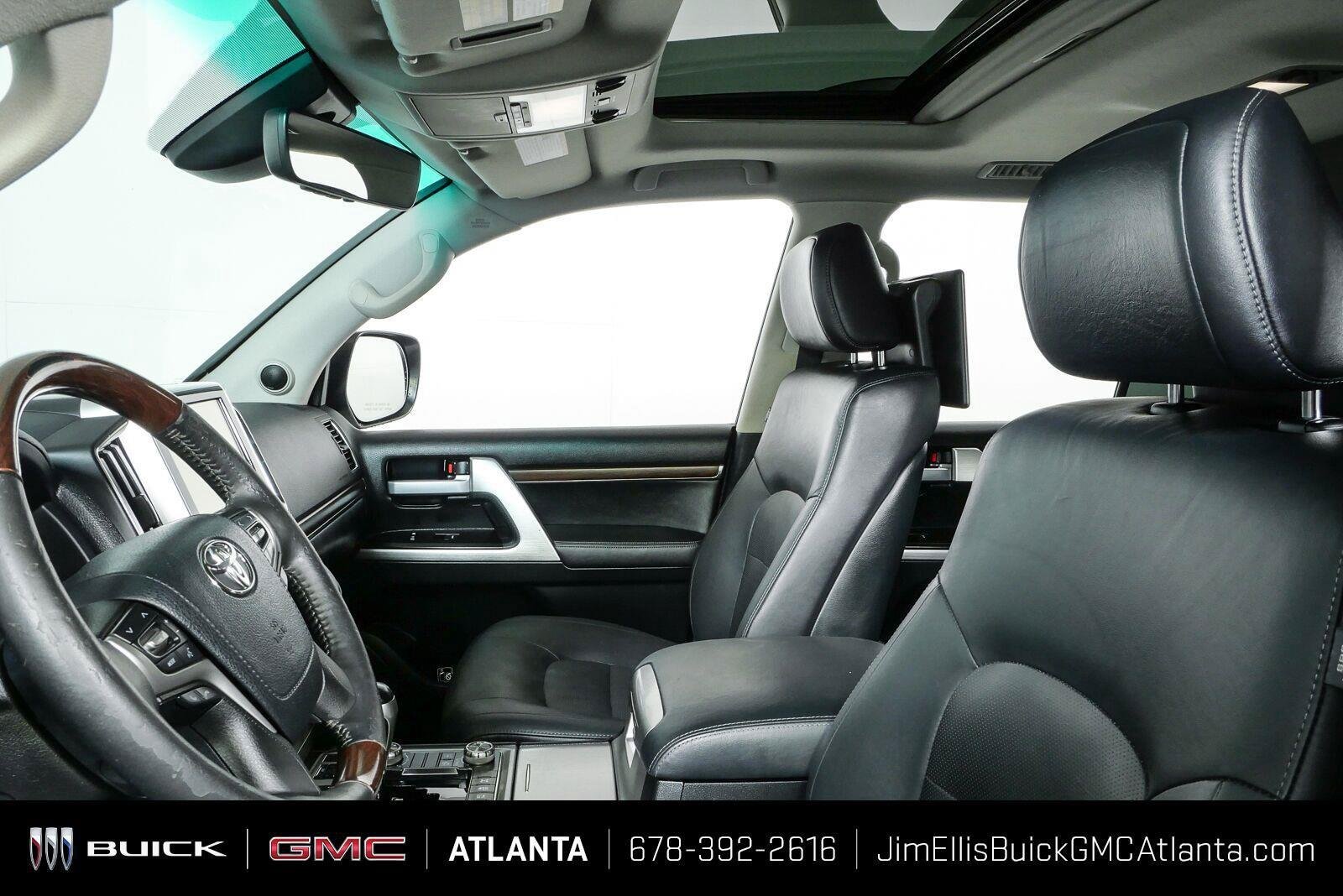 Used 2017 Classic Silver Metallic Toyota Base image 6