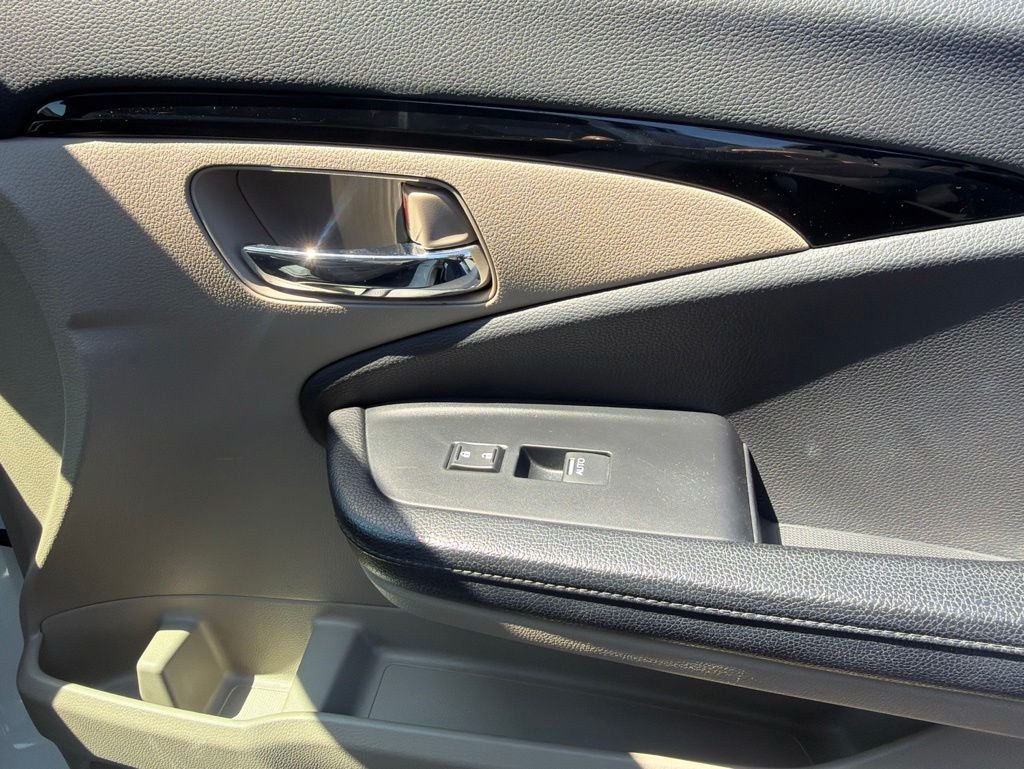 Used 2016 White Honda Elite image 20