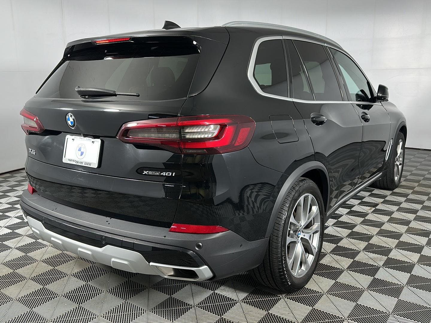Used 2023 Jet Black BMW xDrive40i image 28