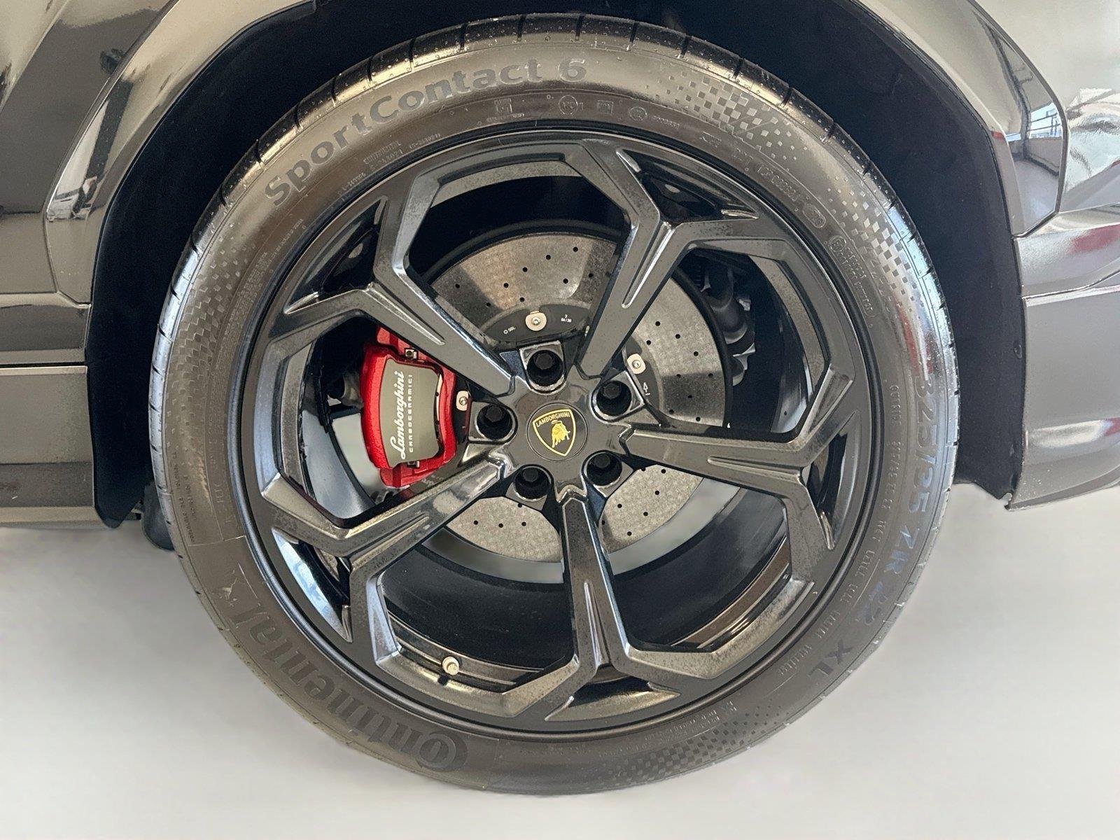 Used 2020 Nero Helene Metallic Lamborghini Base image 6