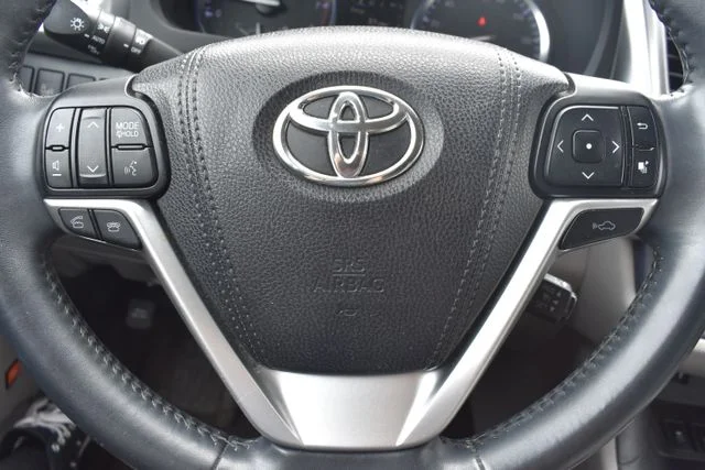 Used 2015 White Toyota Limited image 24