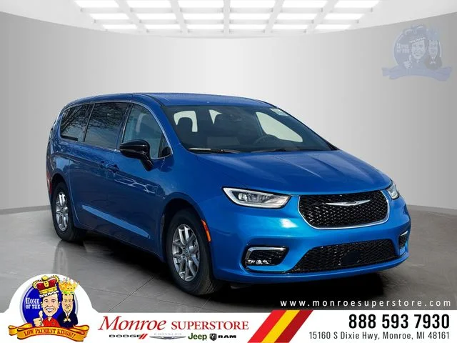 2026 Chrysler Pacifica Select's photo