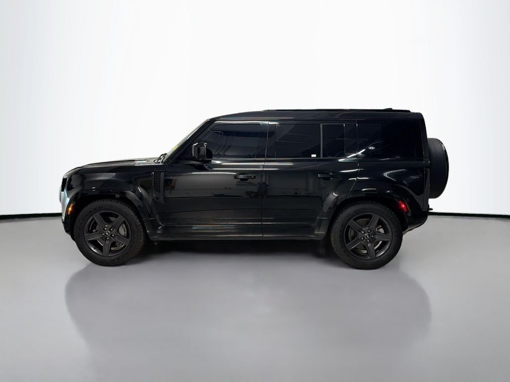 Used 2024 Black Land Rover X-Dynamic SE image 2