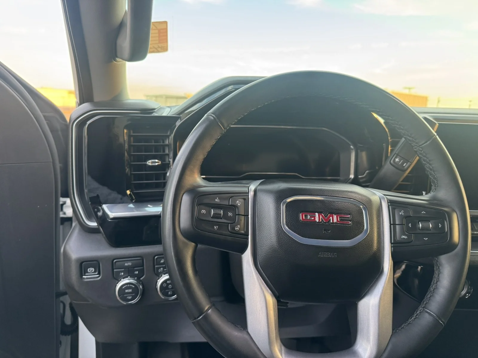 Used 2024 WHITE GMC SLT image 22