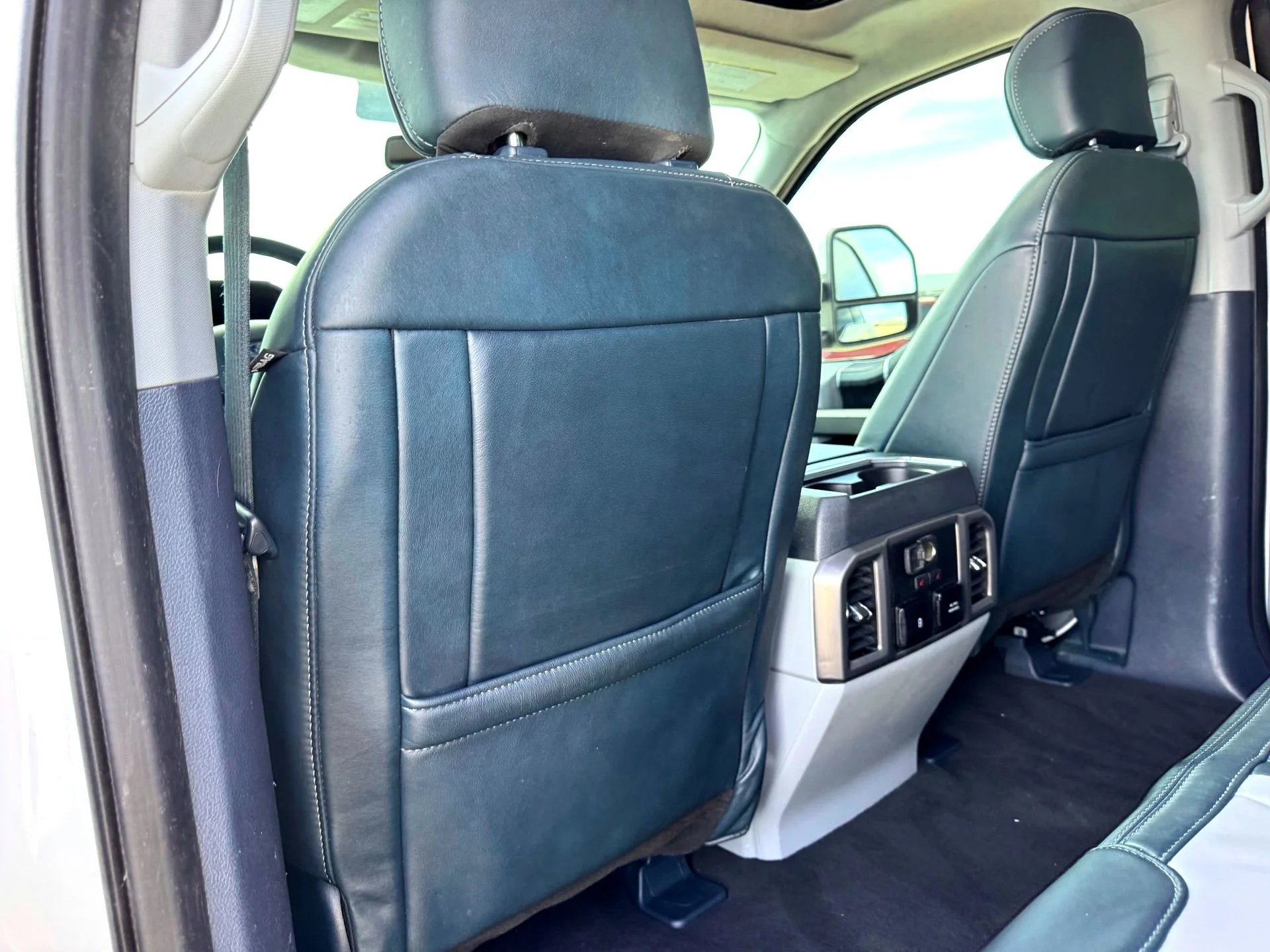 Used 2022  Ford Limited image 24
