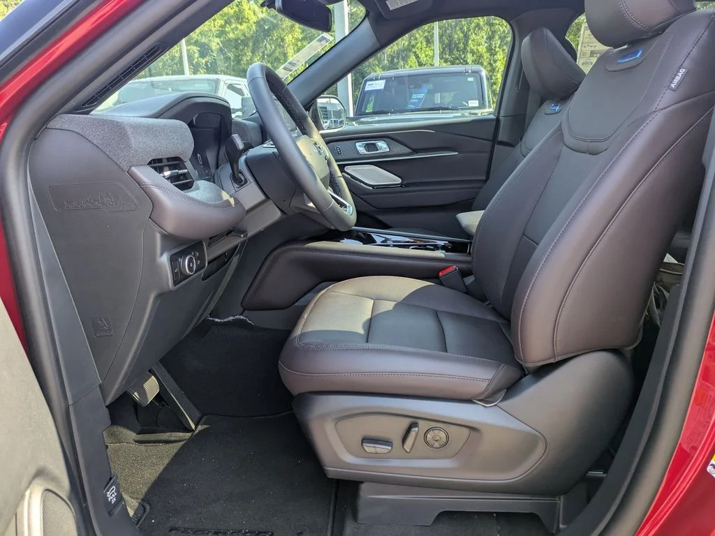 New 2026 Rapid Red Metallic Tinted Clearcoat Ford Platinum image 16