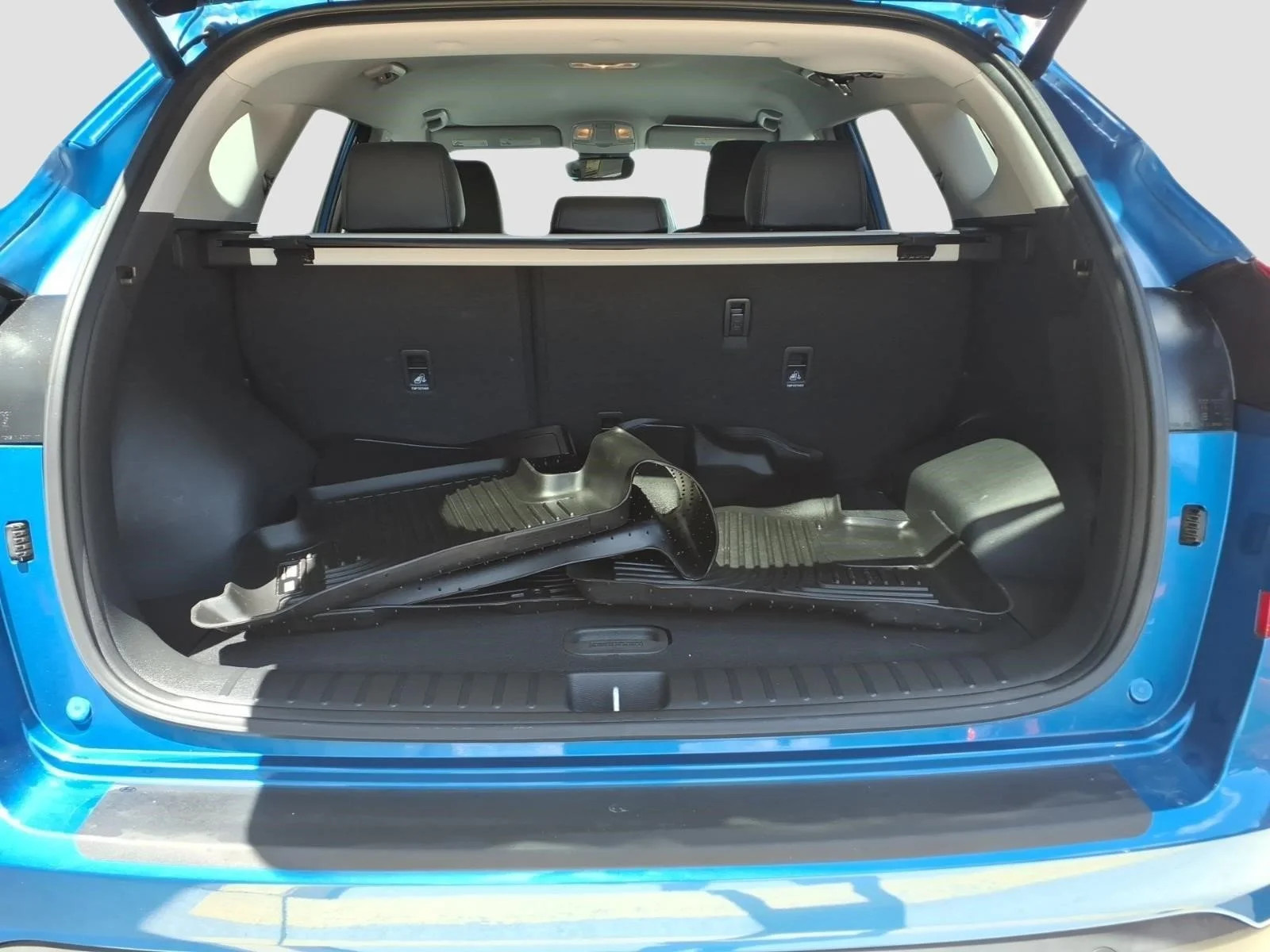 Used 2020 Aqua Blue R2u Hyundai Limited image 14