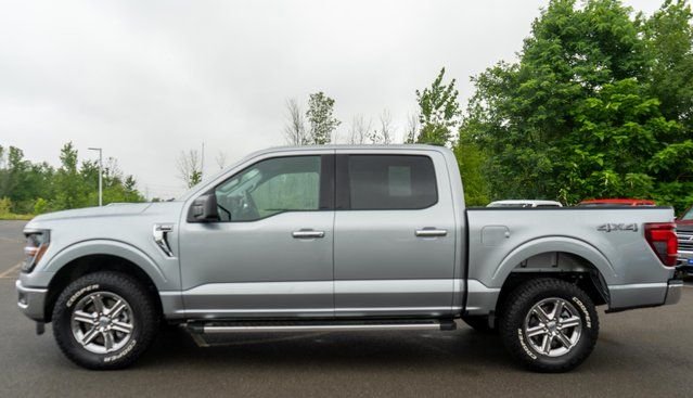 Used 2025 Iconic Silver Metallic Ford XLT image 9