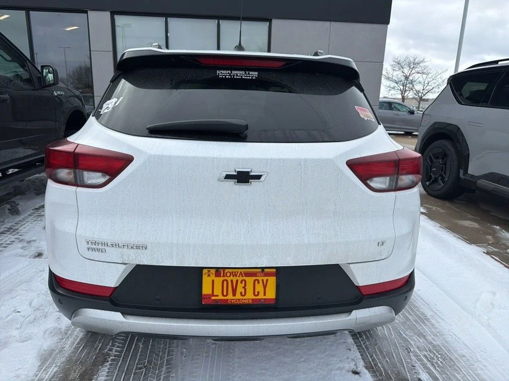 Used 2021 White Chevrolet LT image 5