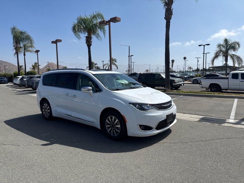 2020 Chrysler Pacifica Hybrid Limited's photo