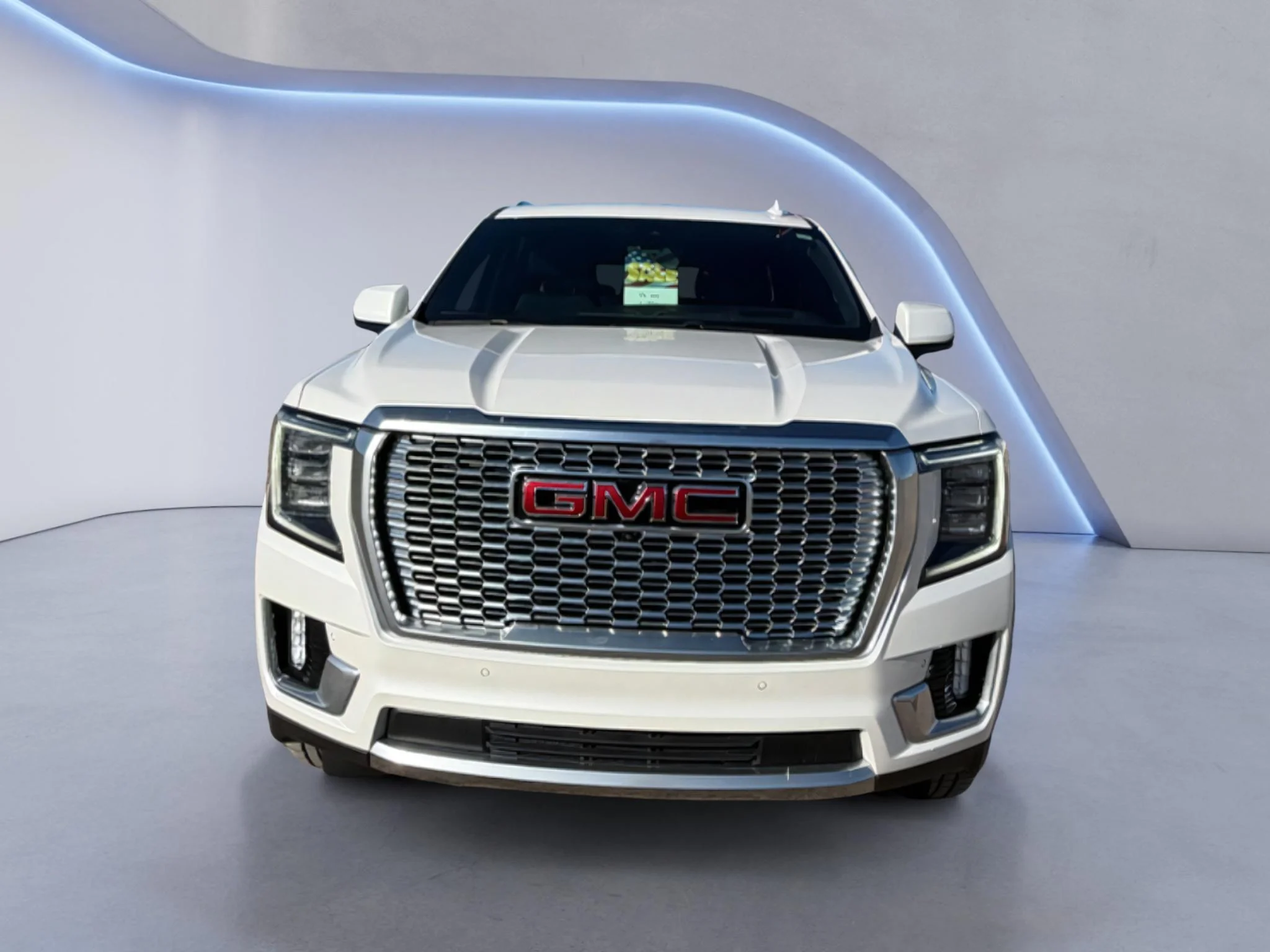 Used 2022 White Frost Tricoat GMC Denali image 2