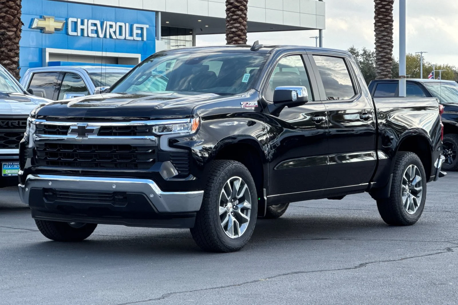 2026 Chevrolet Silverado 1500 LT view 7