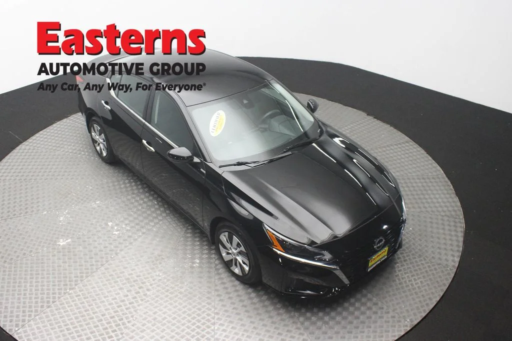 Used 2023 Black Nissan 2.5 S image 3
