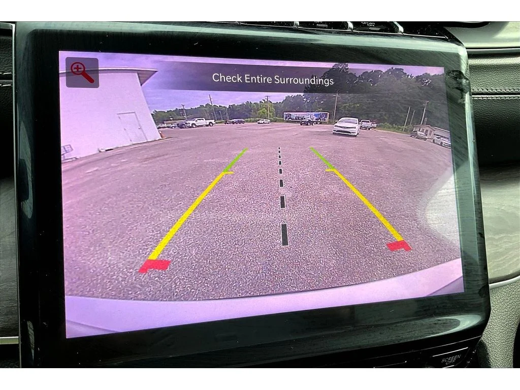 Used 2024  Jeep Limited image 14