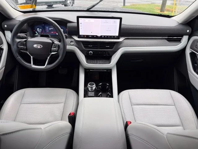 Used 2025 Black Ford Platinum image 16
