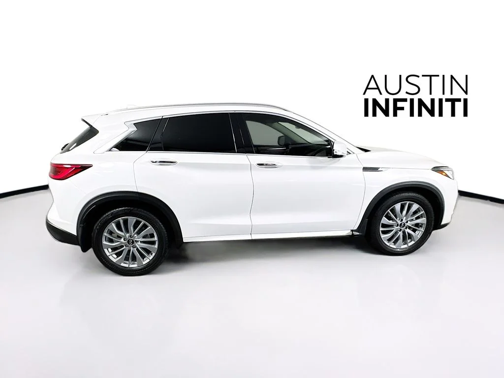 Certified Used 2023 White INFINITI LUXE image 10