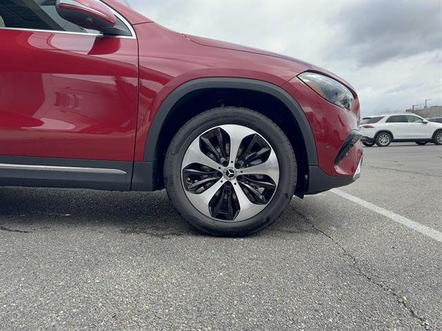 New 2026 MANUFAKTUR Patagonia Red Metallic Mercedes-Benz GLA 250 4MATIC® image 10