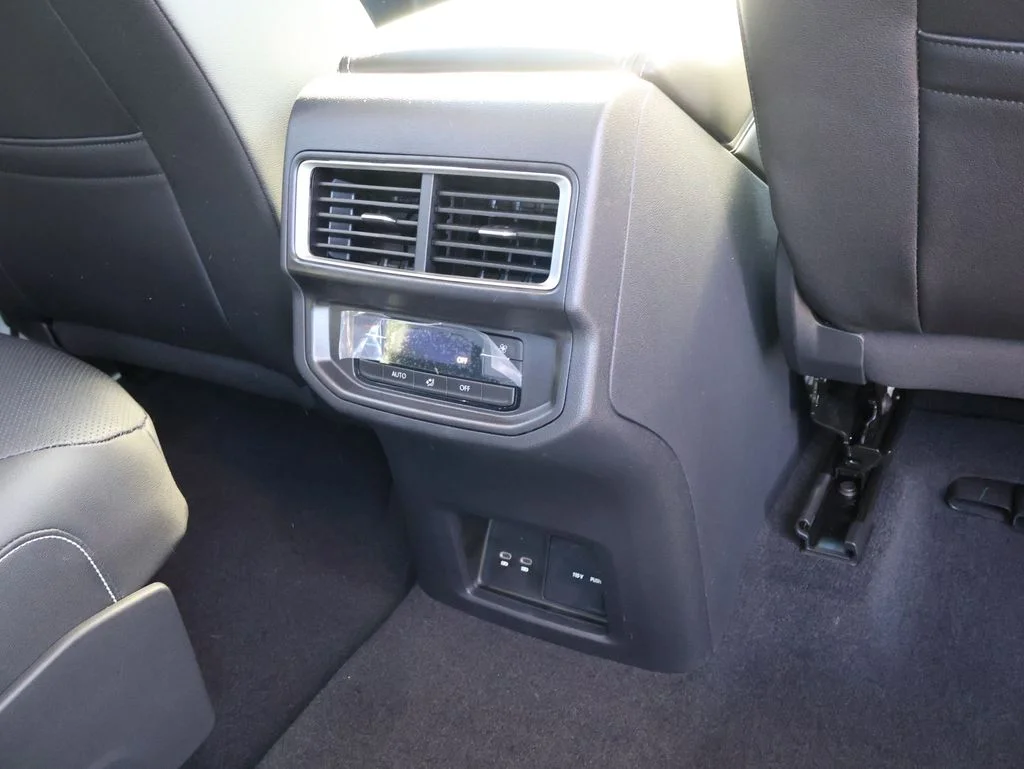 New 2026 White Volkswagen 2.0T SE w/Technology image 16