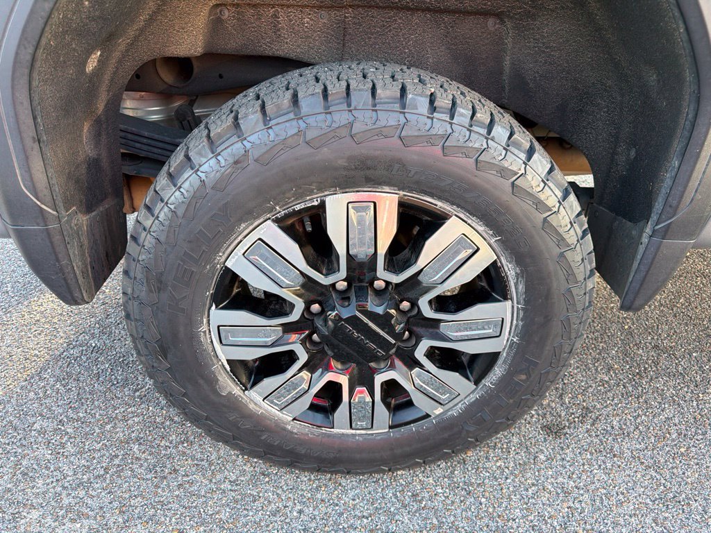 Used 2025 Silver GMC Denali image 9