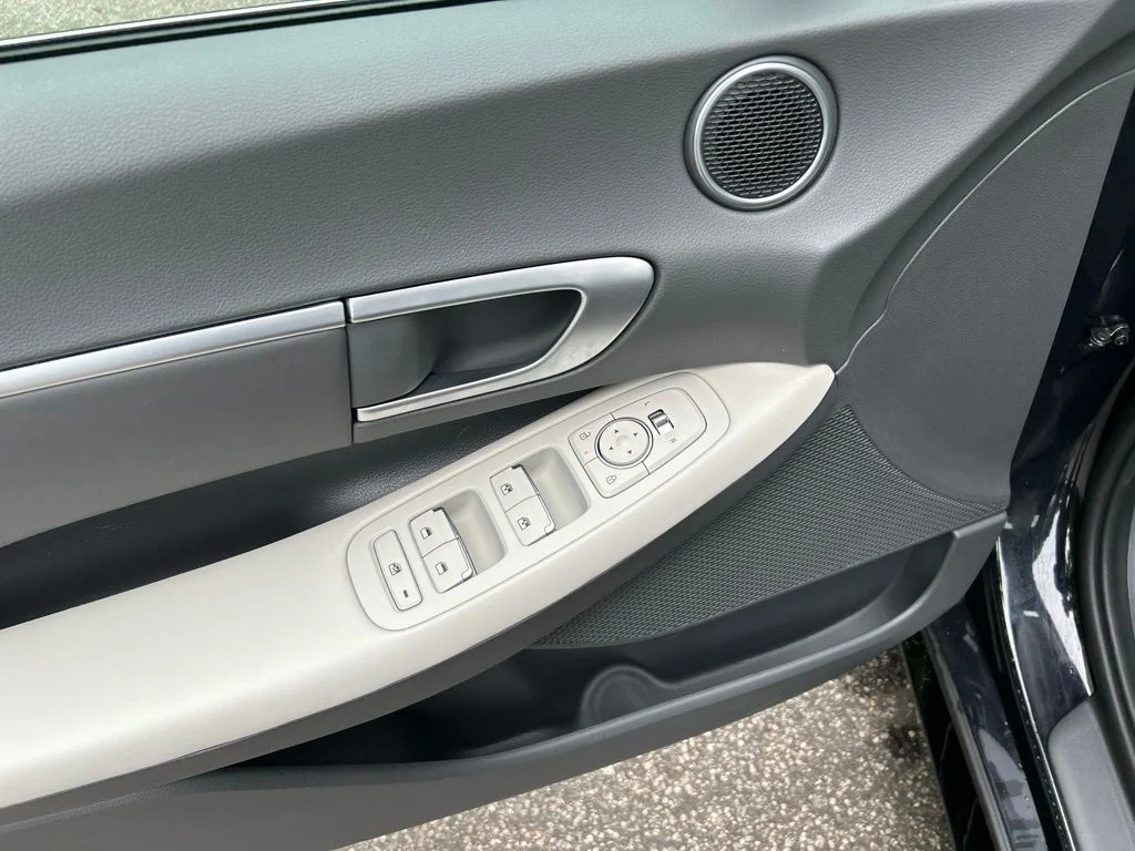 Used 2026 Blue Hyundai SEL Sport image 15