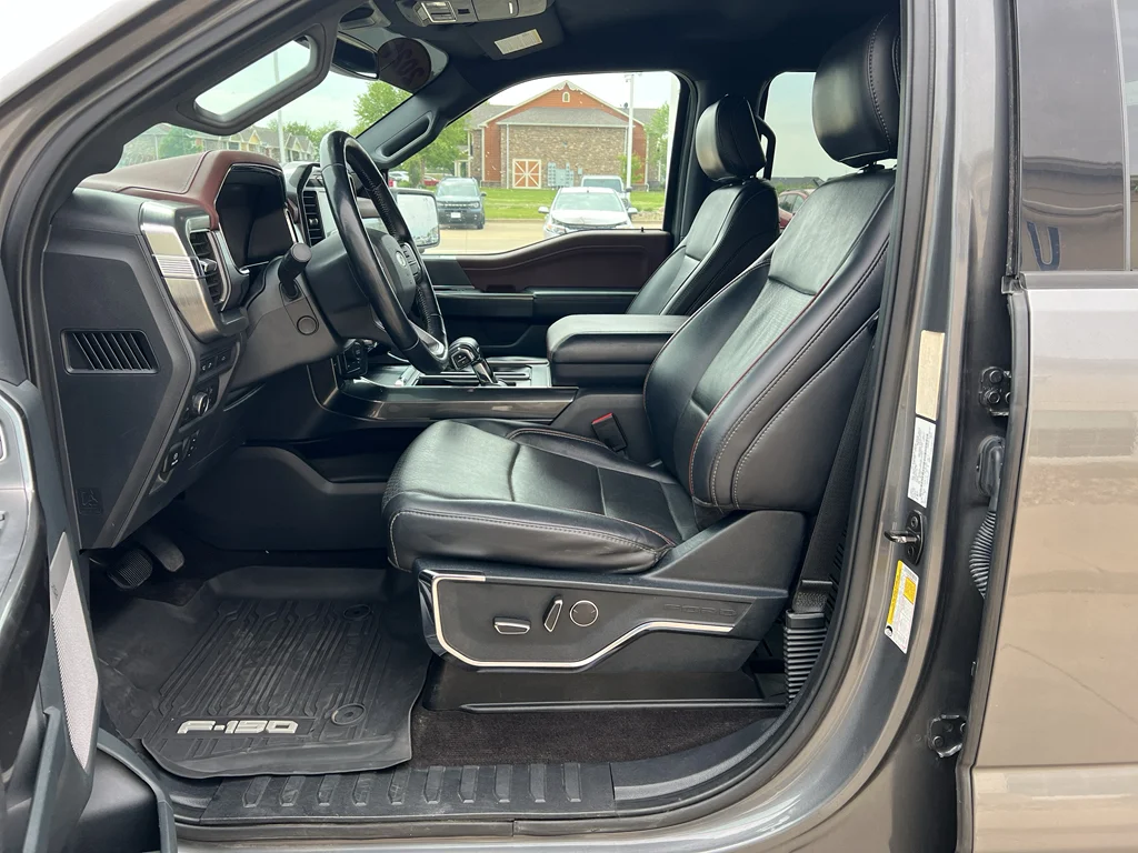 Used 2021 Gray Metallic Ford LARIAT image 12