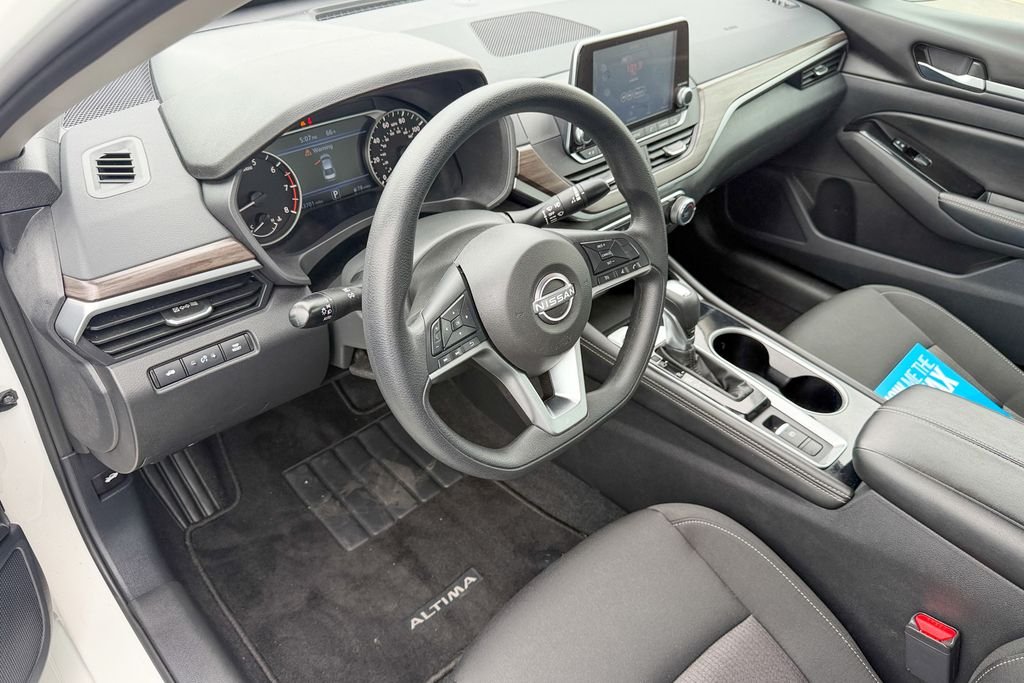 Used 2023 White Nissan 2.5 SV image 9